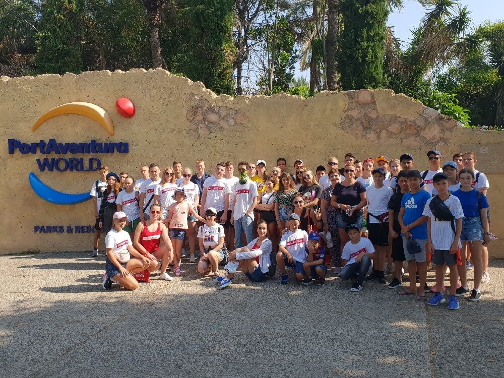 Los niños van a Port Aventura Park